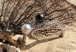 South Sea White/Black Pearl Bracelet