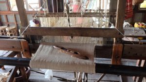 Lotus weaving loom