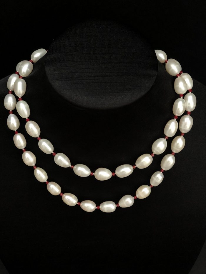 Drop-Shaped Pearl Necklace