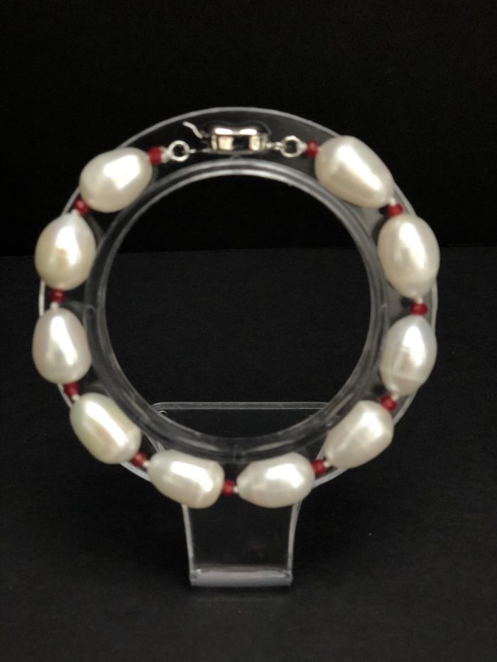 Exclusive pearls by cashmere and pearls