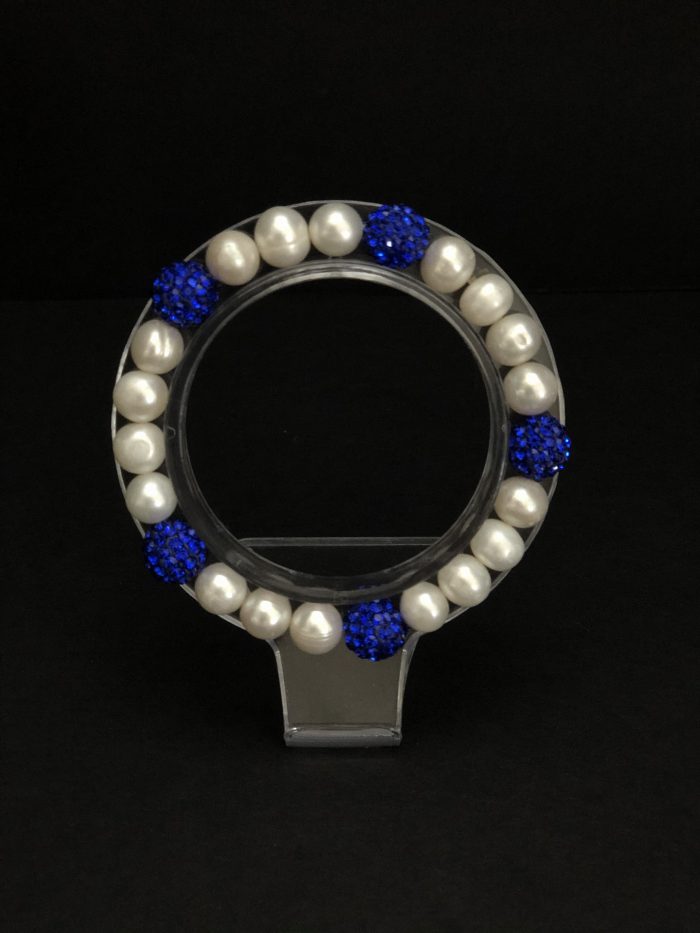 Pearls for the woman on the go #cashmereandpearls